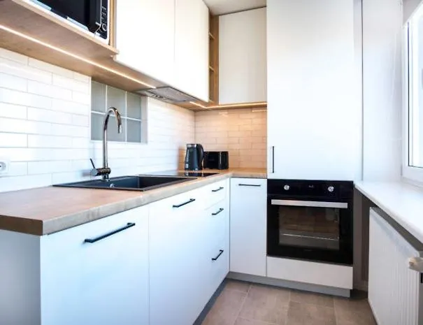 Dream Close To Bus Station アパート